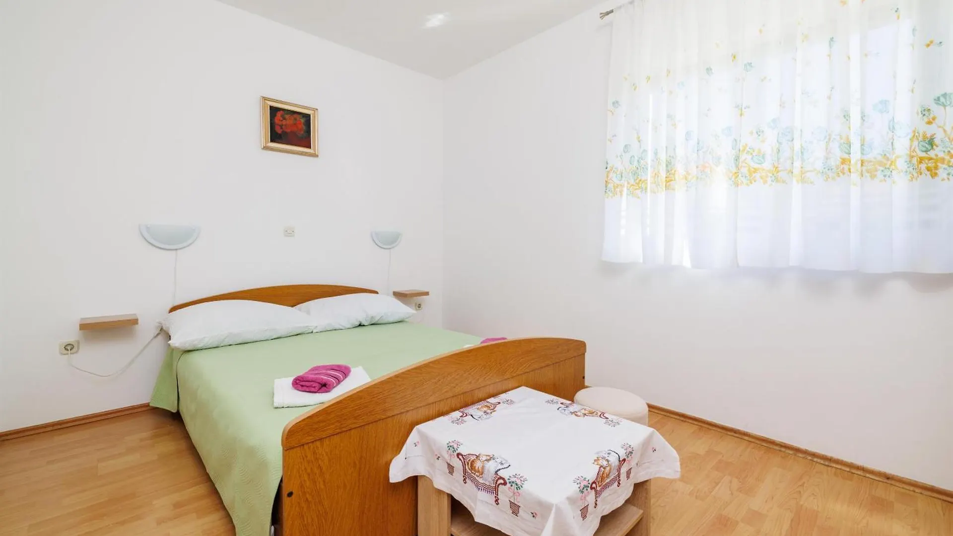 Rooms Mande Banjol 3*,  Croatia